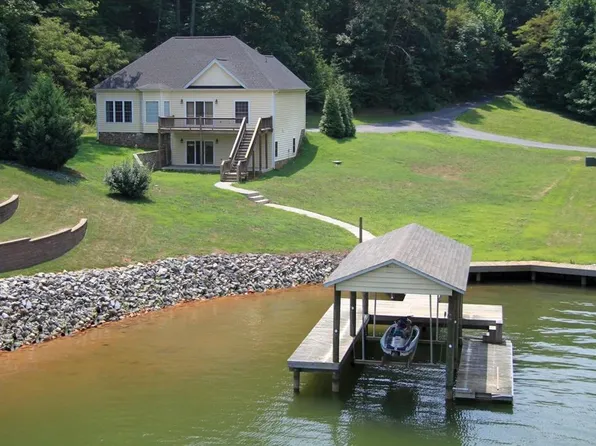 1892 Morewood Rd, Hardy, VA 24101