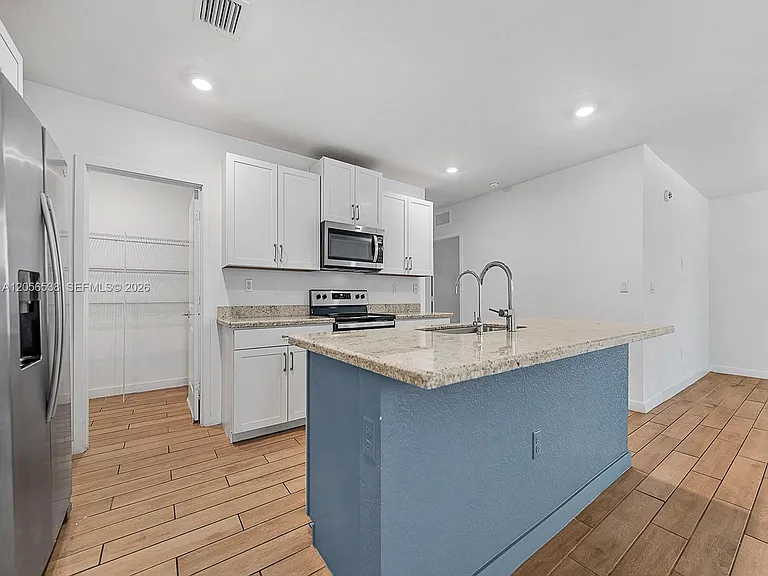 501 NE 6th Ct — Photo 10