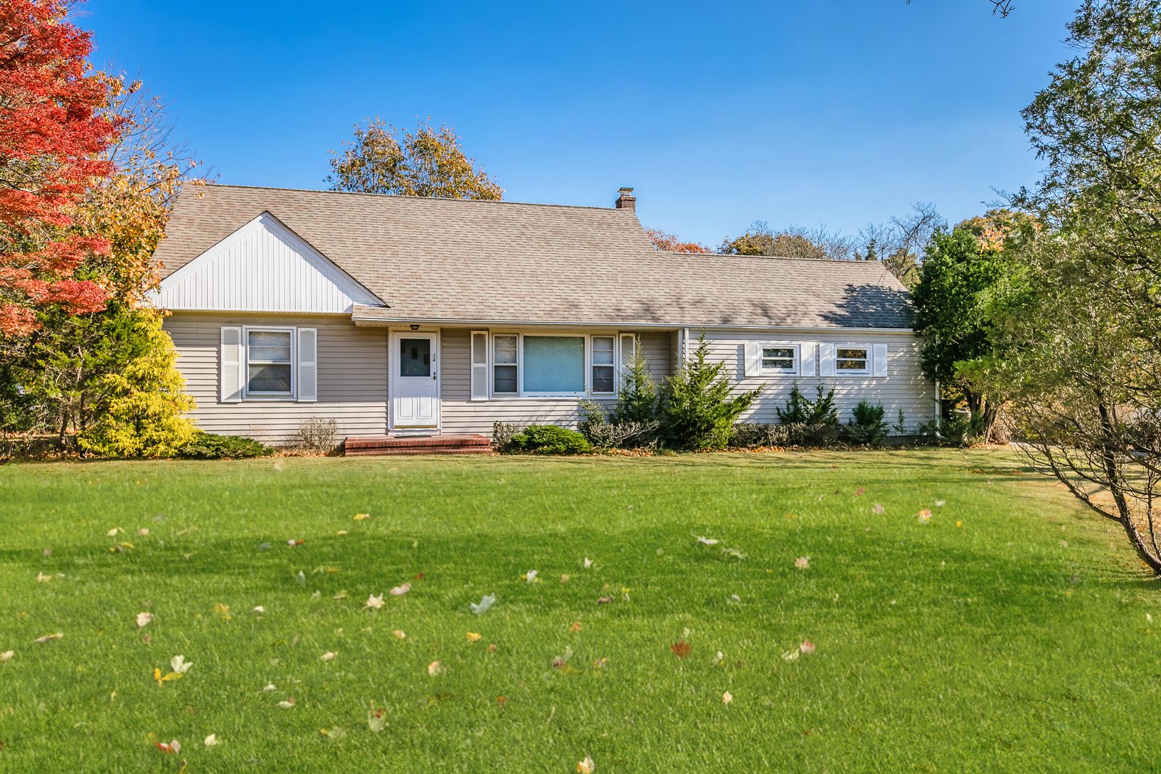 Front - 14 Rogers Avenue