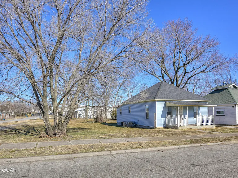 1417 W A St — Photo 2