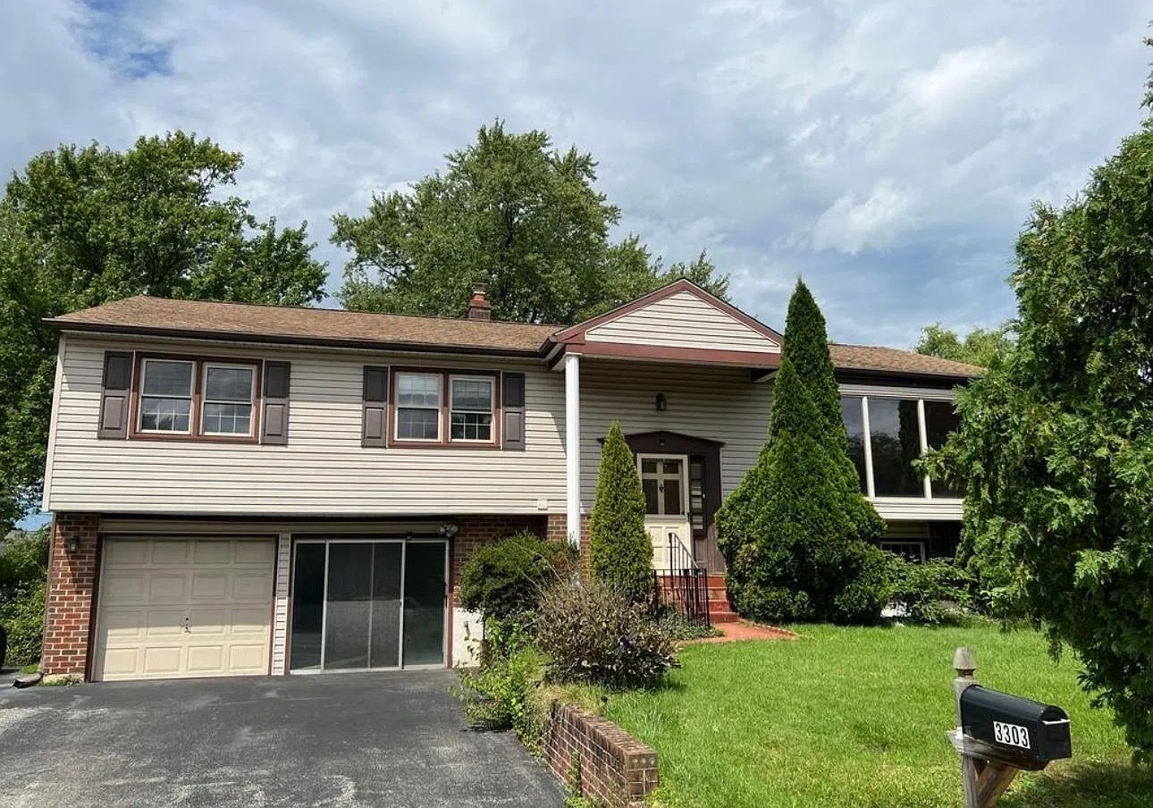 5 bed, 2400 sqft, $2,900 — Photo 3
