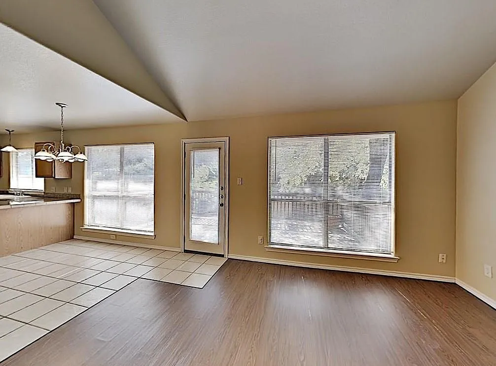 3 bed, 2.0 bath, 1222 sqft, $1,750 — Photo 2