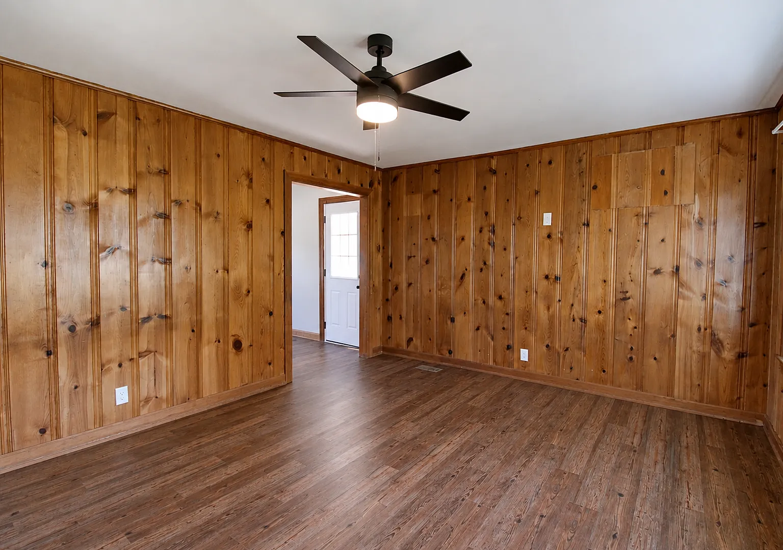 Updated 3-Bedroom Home with Covered Porch and Detached Garage in Baxter — Photo 2