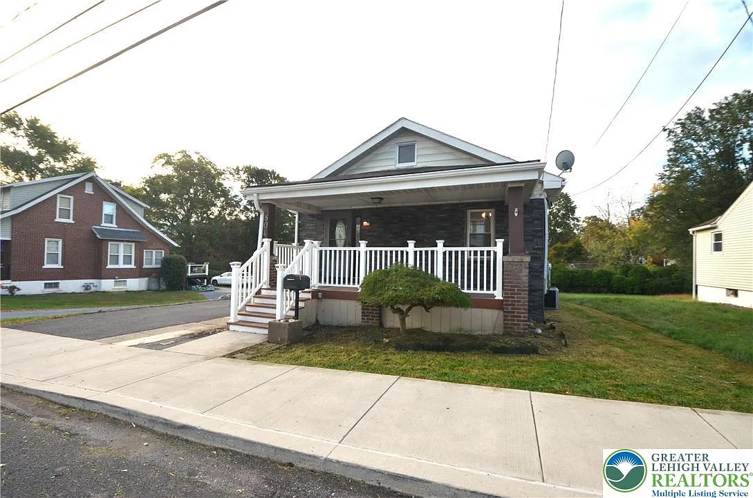 804 W State St photo 1