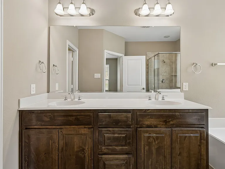 15424 Bluffdale Dr — Photo 16
