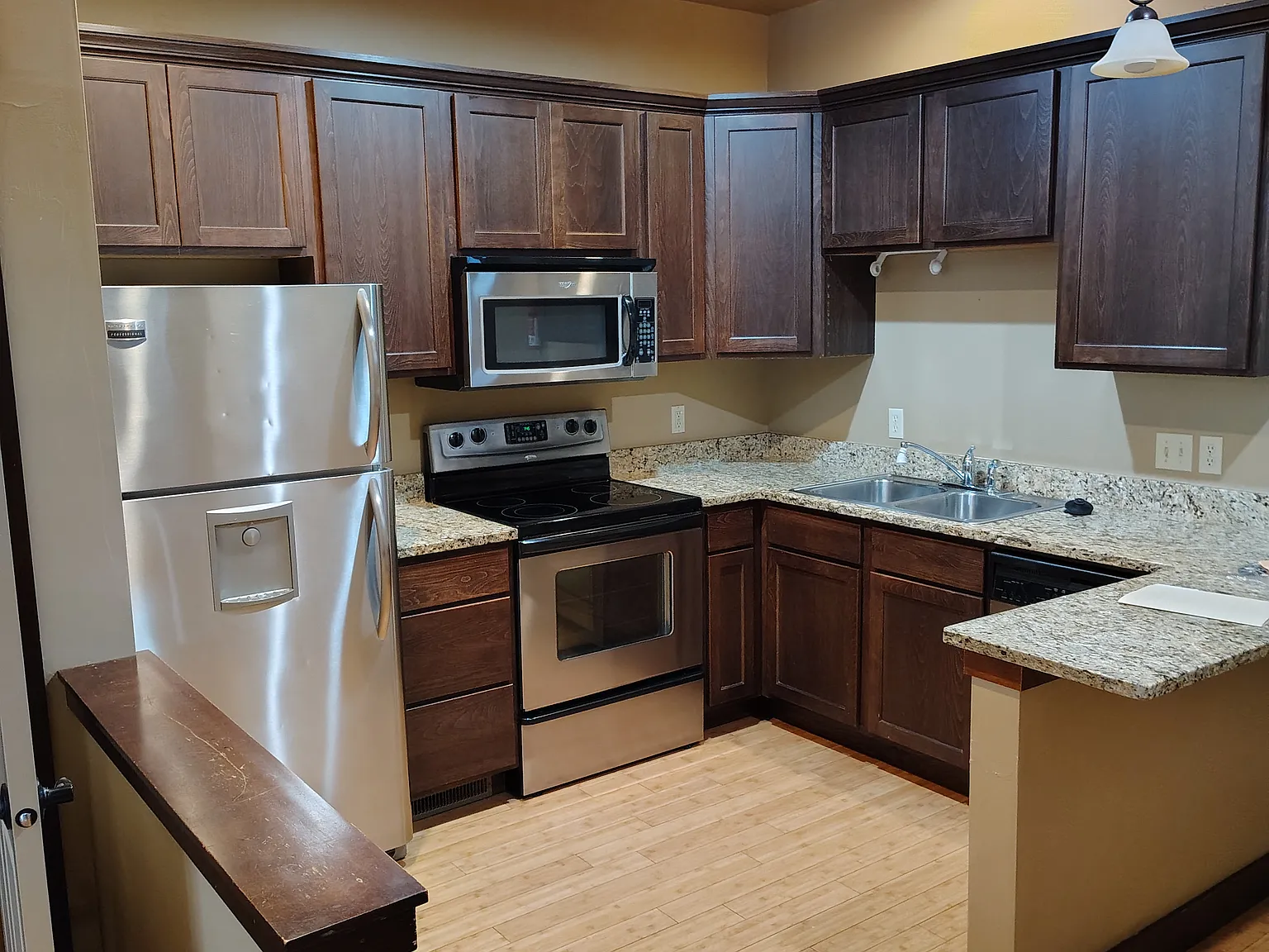 3 bed, 2.5 bath, 1700 sqft, $2,500 — Photo 2