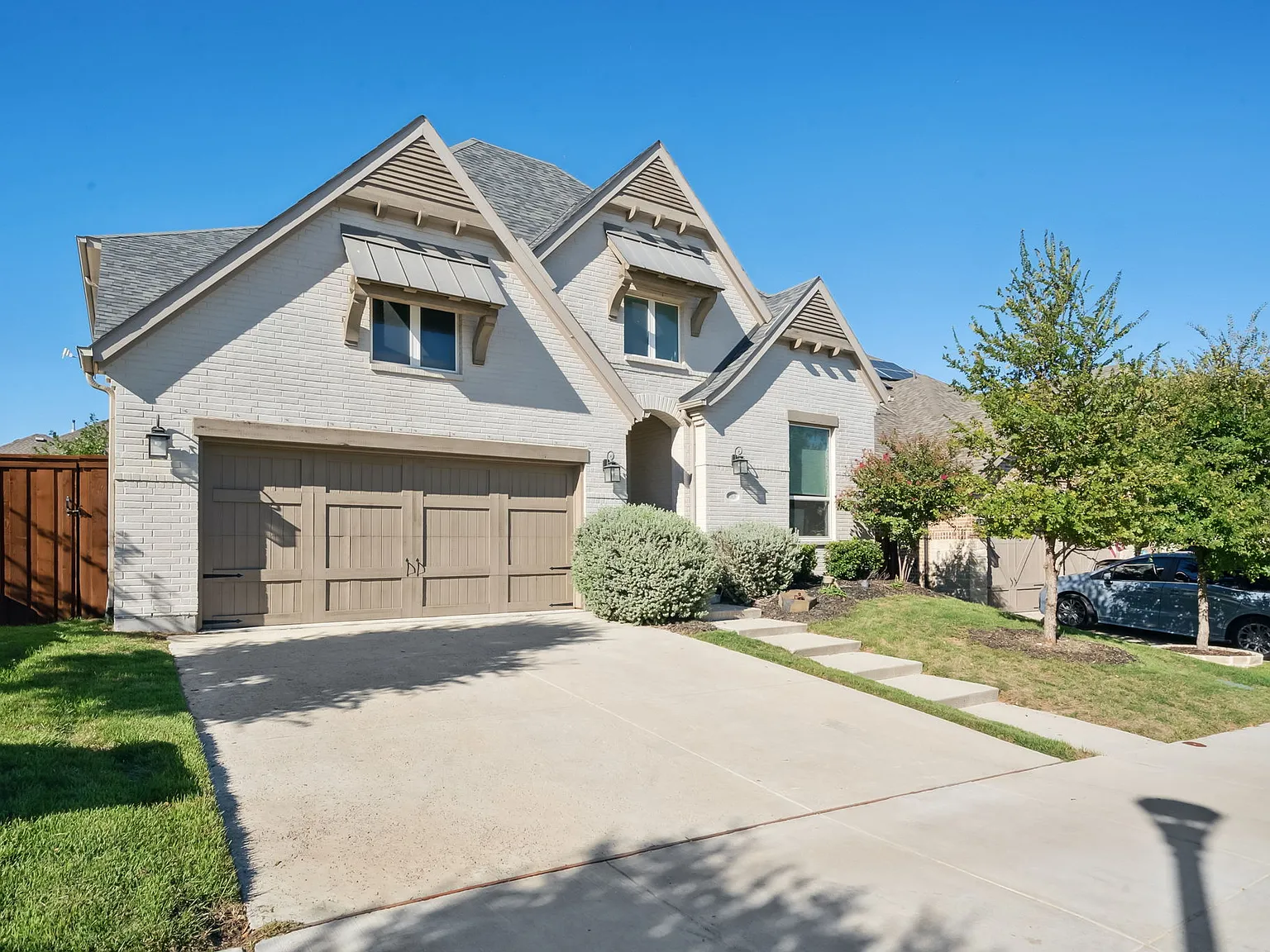 4 bed, 3.5 bath, 2951 sqft, $4,700 — Photo 2