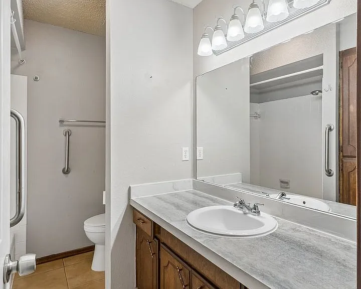 3401 E Noble Dr — Photo 23
