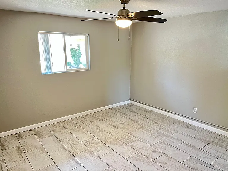 710 W 5th St #A — Photo 22