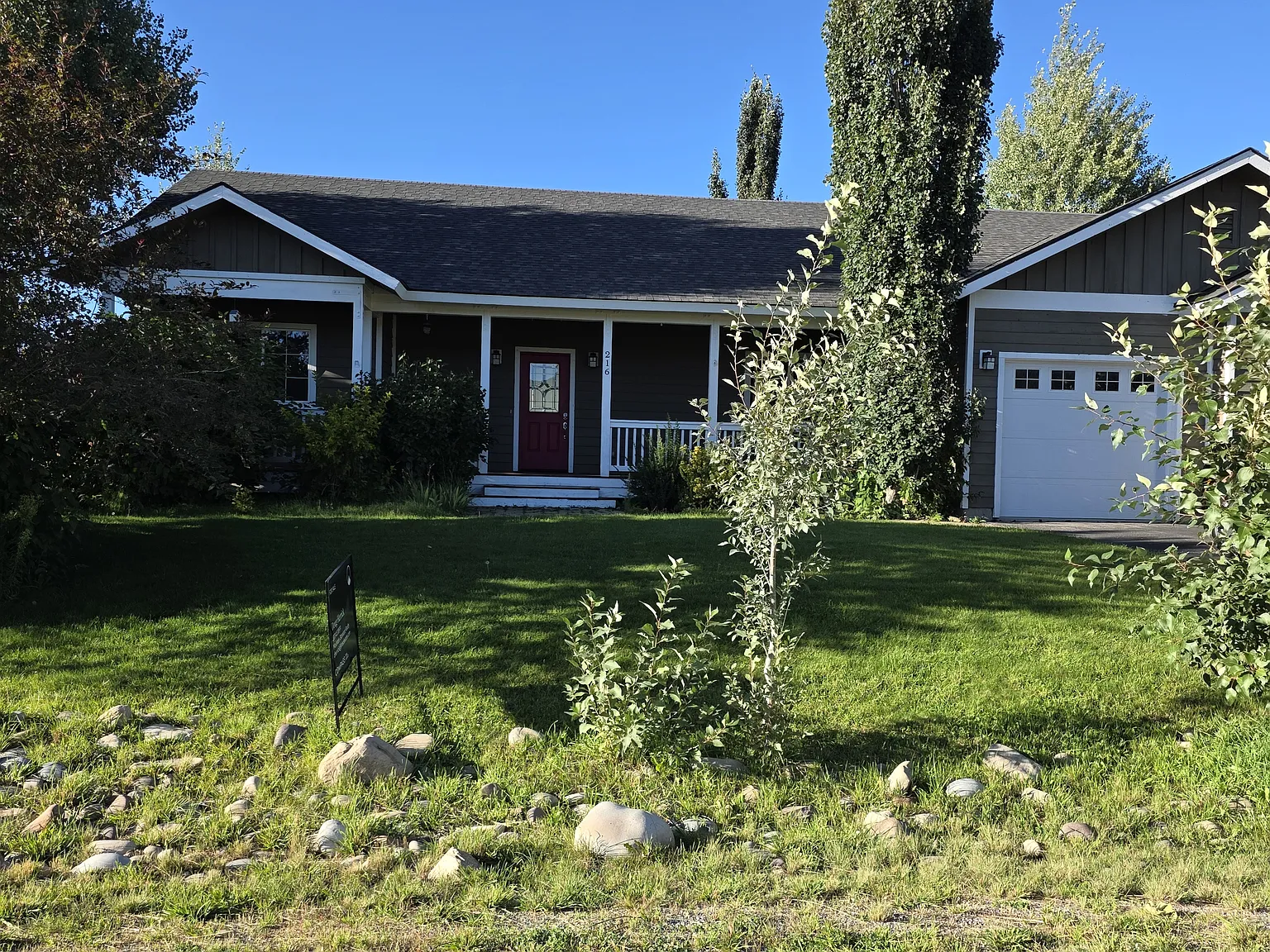 4 bed, 2076 sqft, $4,000 — Photo 1
