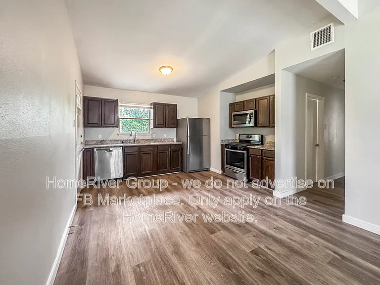 4814 Castle Arms — Photo 4
