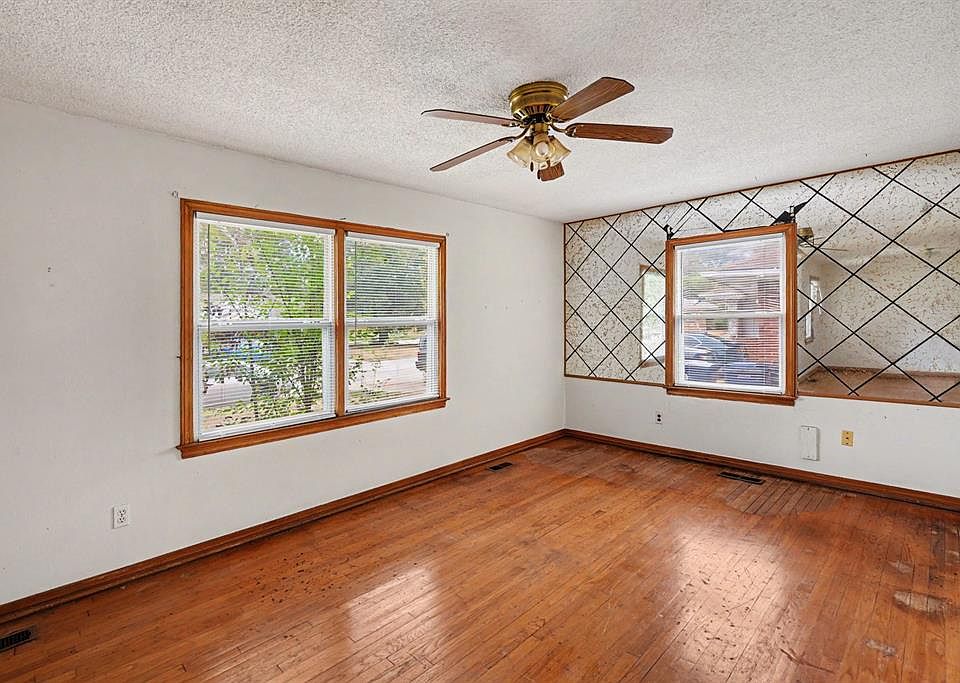 7th image of 1604 SW 39th St