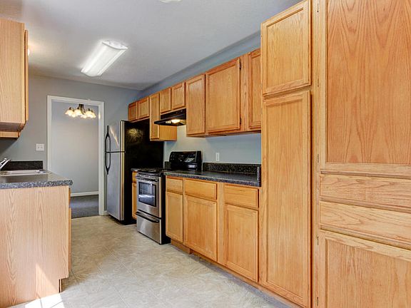 5th image of 600 Liverpool Ln