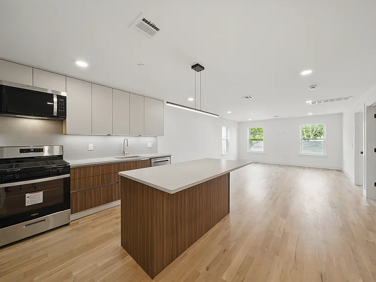 11 W Railroad Ave #2 — Photo 6