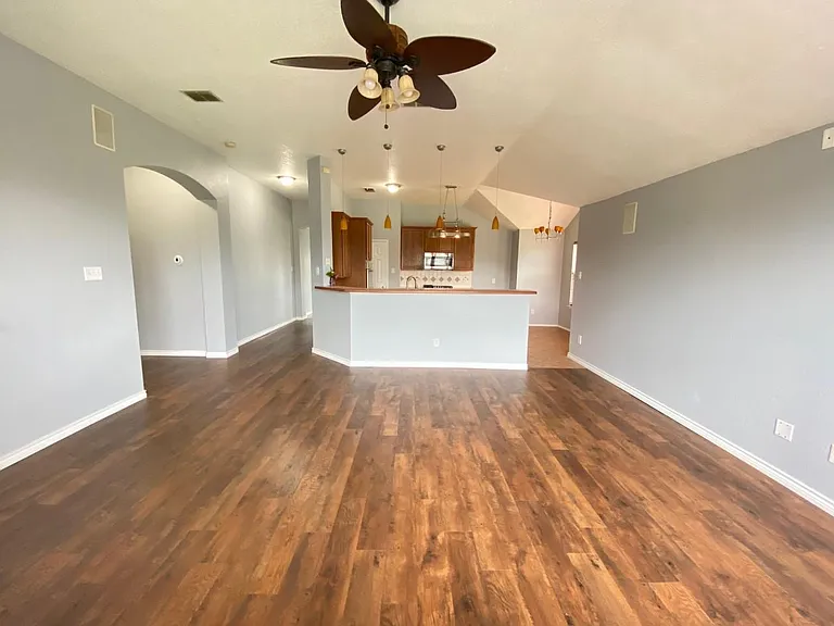 1328 Falcon Holw — Photo 11