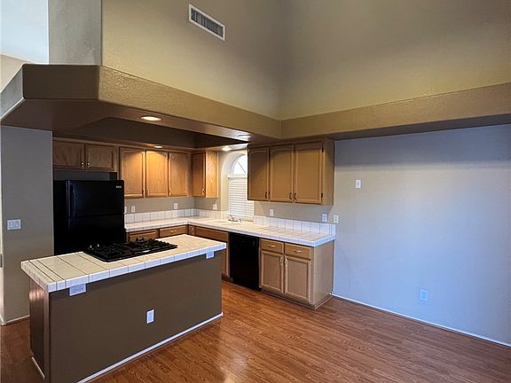 4th image of 8744 Country View Ave