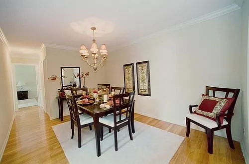 Stratford Apartments — Photo 10