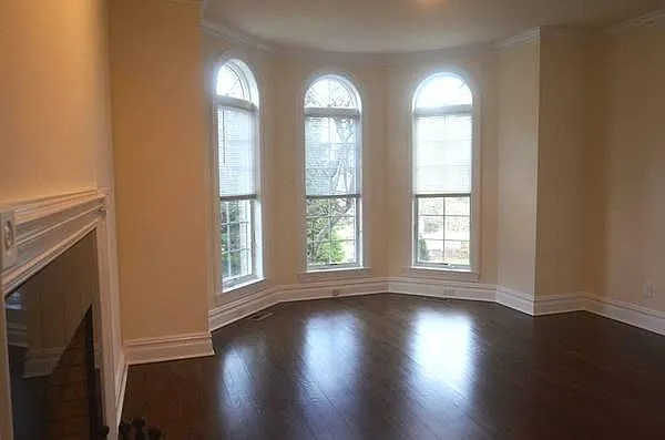 Living room w/hardwood floors thru-out