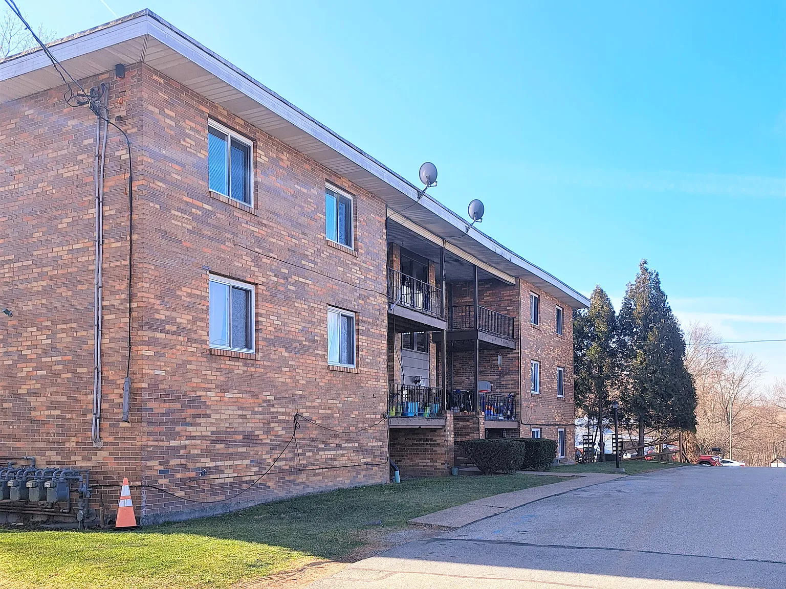 2 bed, 785 sqft, $925 — Photo 1