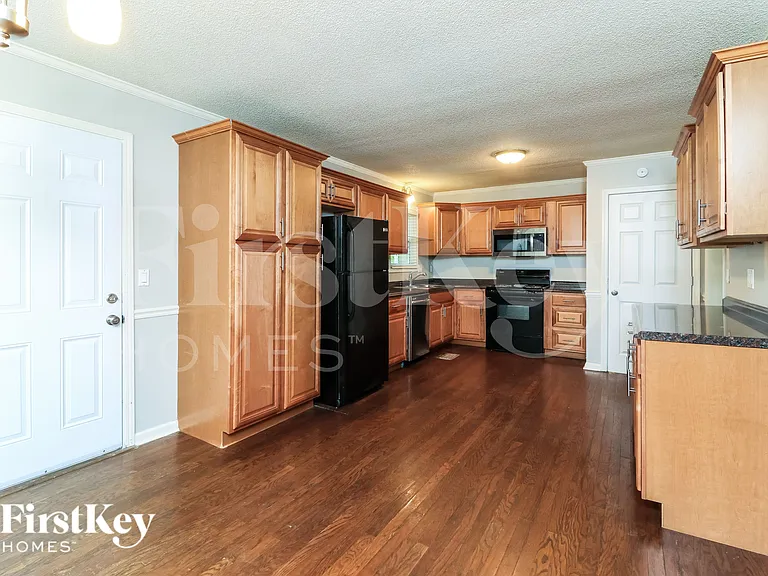 1055 Coker Cir NW — Photo 7