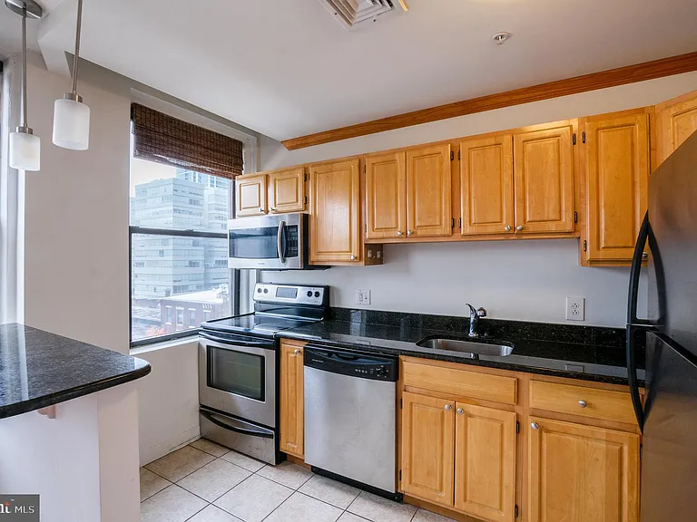 1939 Chestnut St #6B — Photo 4