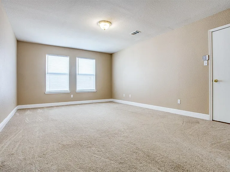 1402 Sunshine Dr — Photo 30