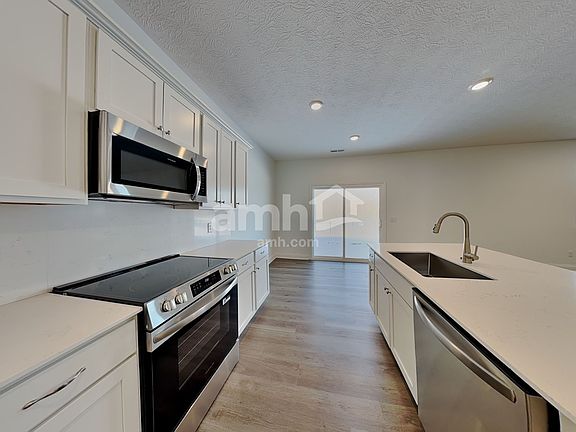 4th image of 208 Deanscroft Dr