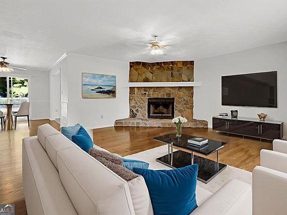 5th image of 145 Deer Ridge Ct