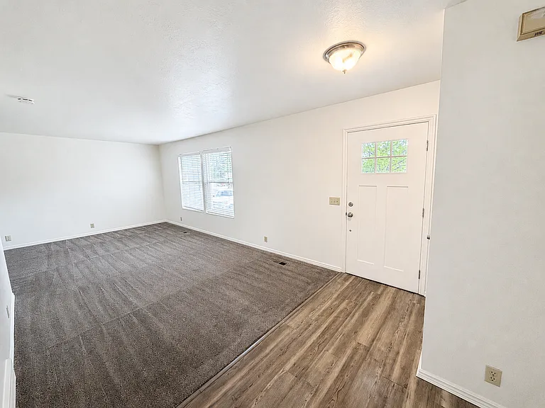 1564 E Hidden Valley Dr — Photo 10