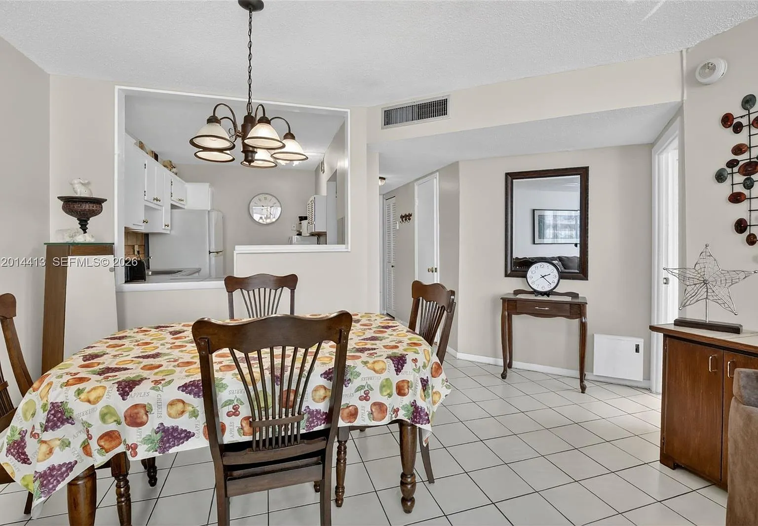 Imperial Towers Apts Cond — Photo 2