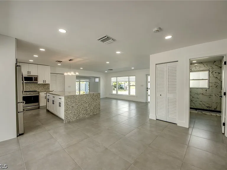4312 S Pacific Cir — Photo 6
