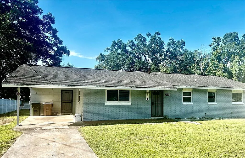 4 bed, 2.0 bath, 1300 sqft, $2,000 — Photo 1