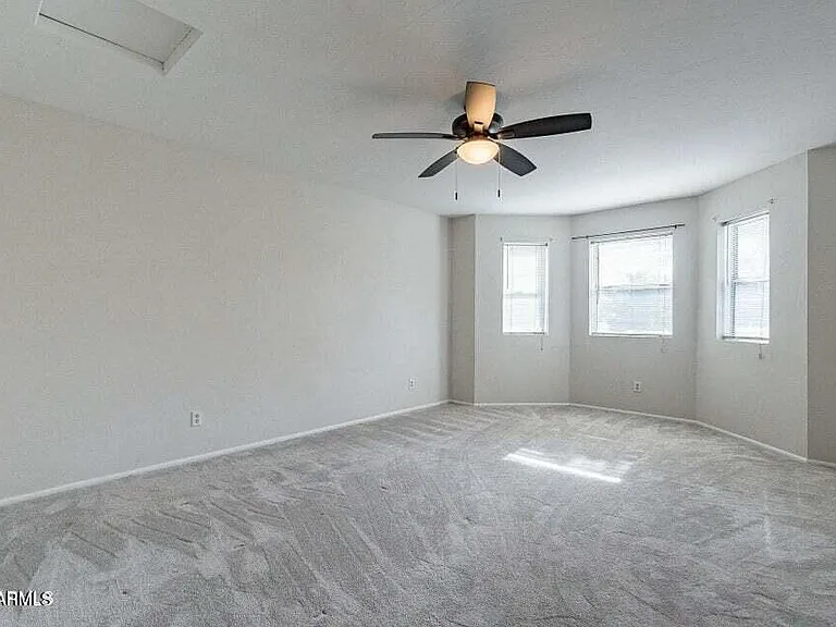 505 W Howe St — Photo 16