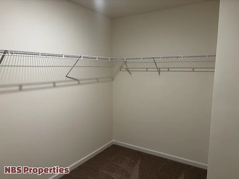 935 Utopia Ln — Photo 39