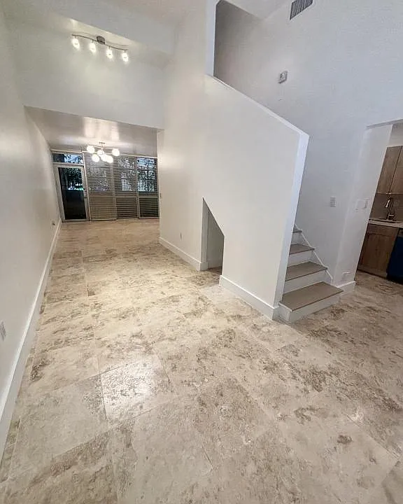 2666 Tigertail Ave #114