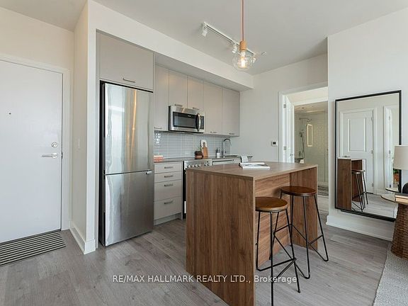 4th image of 2301 Danforth Ave #807