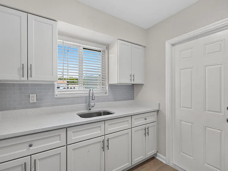3201 NE 7th Ave #C — Photo 2