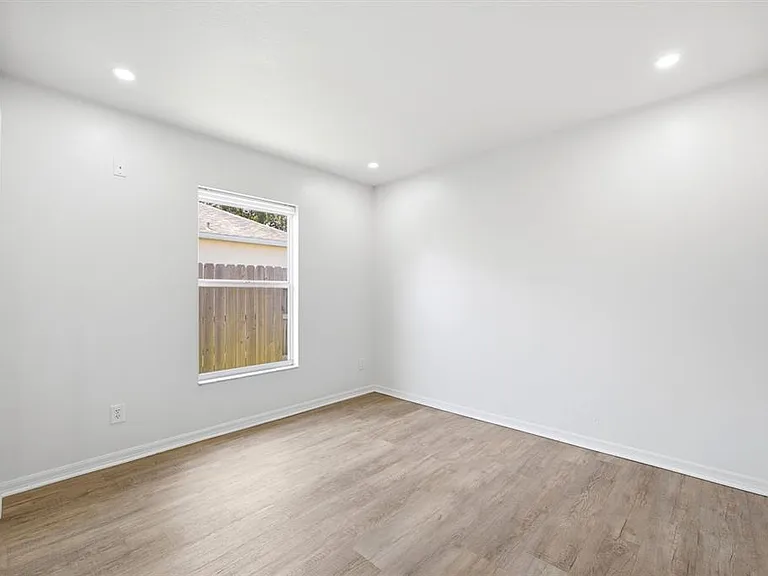 2210 Towering Oaks Cir — Photo 41