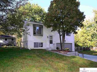 733 Willow Cir, Bellevue, NE 68005