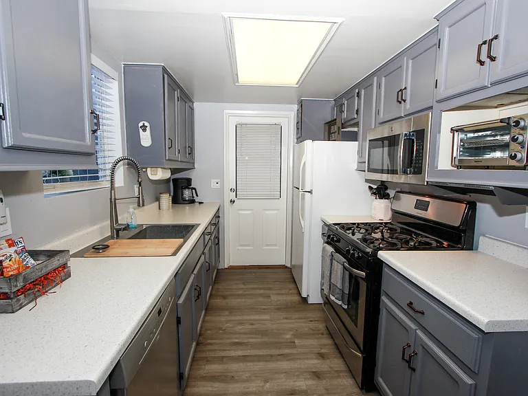 544 Temple Ln — Photo 6