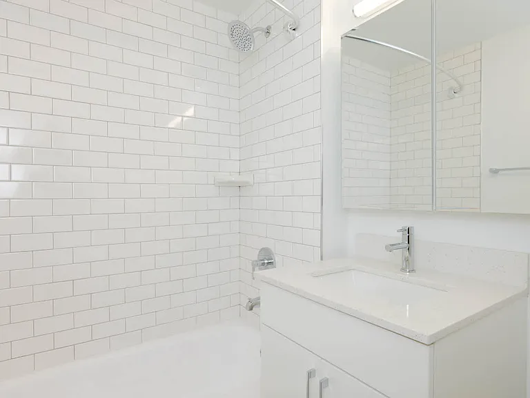 400 W 37th St #7R — Photo 73