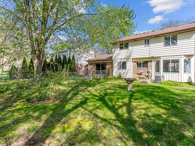 46323 Gainsborough Dr — Photo 8