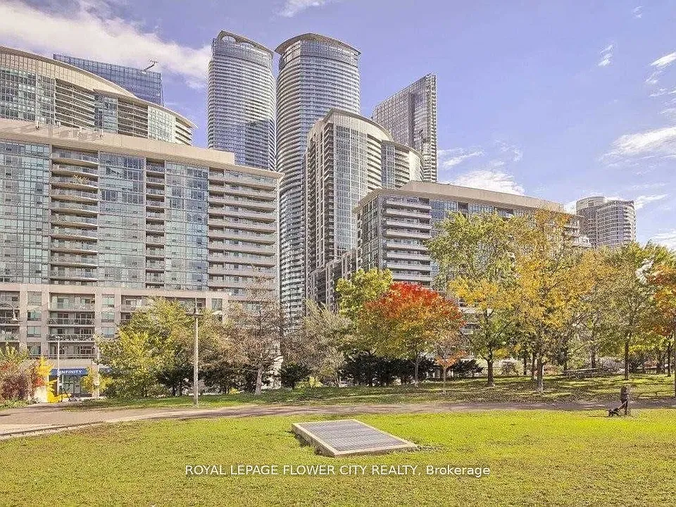 12 York St #901