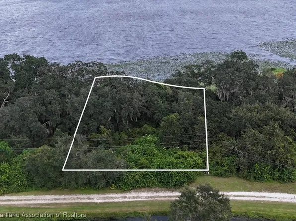 2410 Pine Needle Dr, Sebring, FL 33875