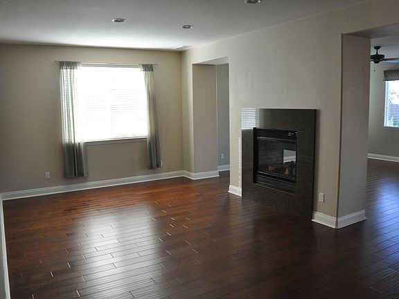 3rd image of 1075 Gemwood Way