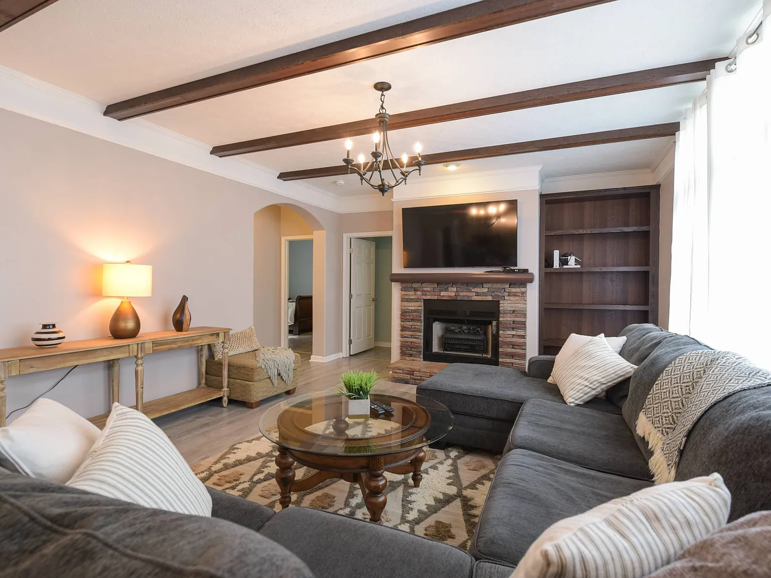 4 bed, 2300 sqft, $3,500 — Photo 3