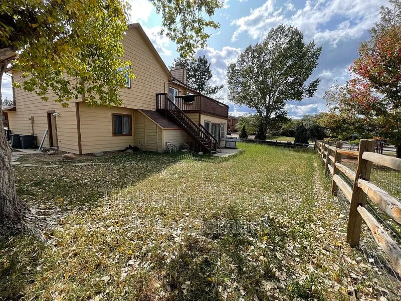4 bed, 3.0 bath, 2058 sqft, $2,600 — Photo 3