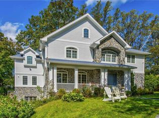 189 Circle Dr, Manhasset, NY 11030