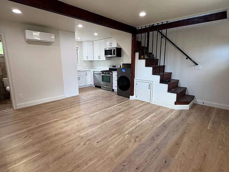 1517 Liberty St — Photo 3