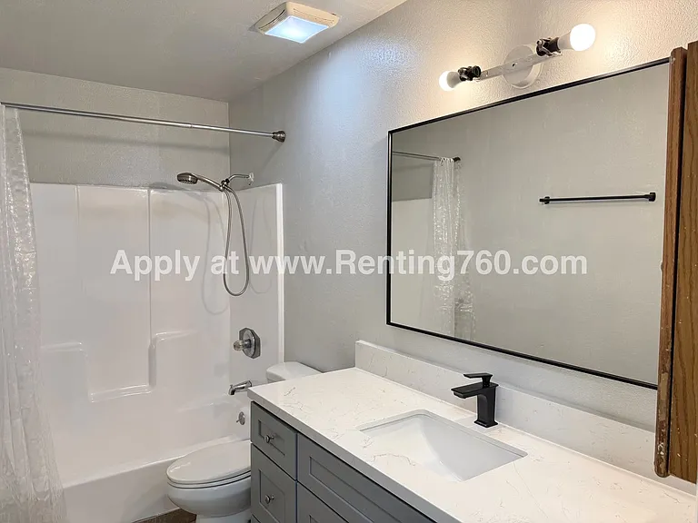 7330 Dumosa Ave — Photo 14